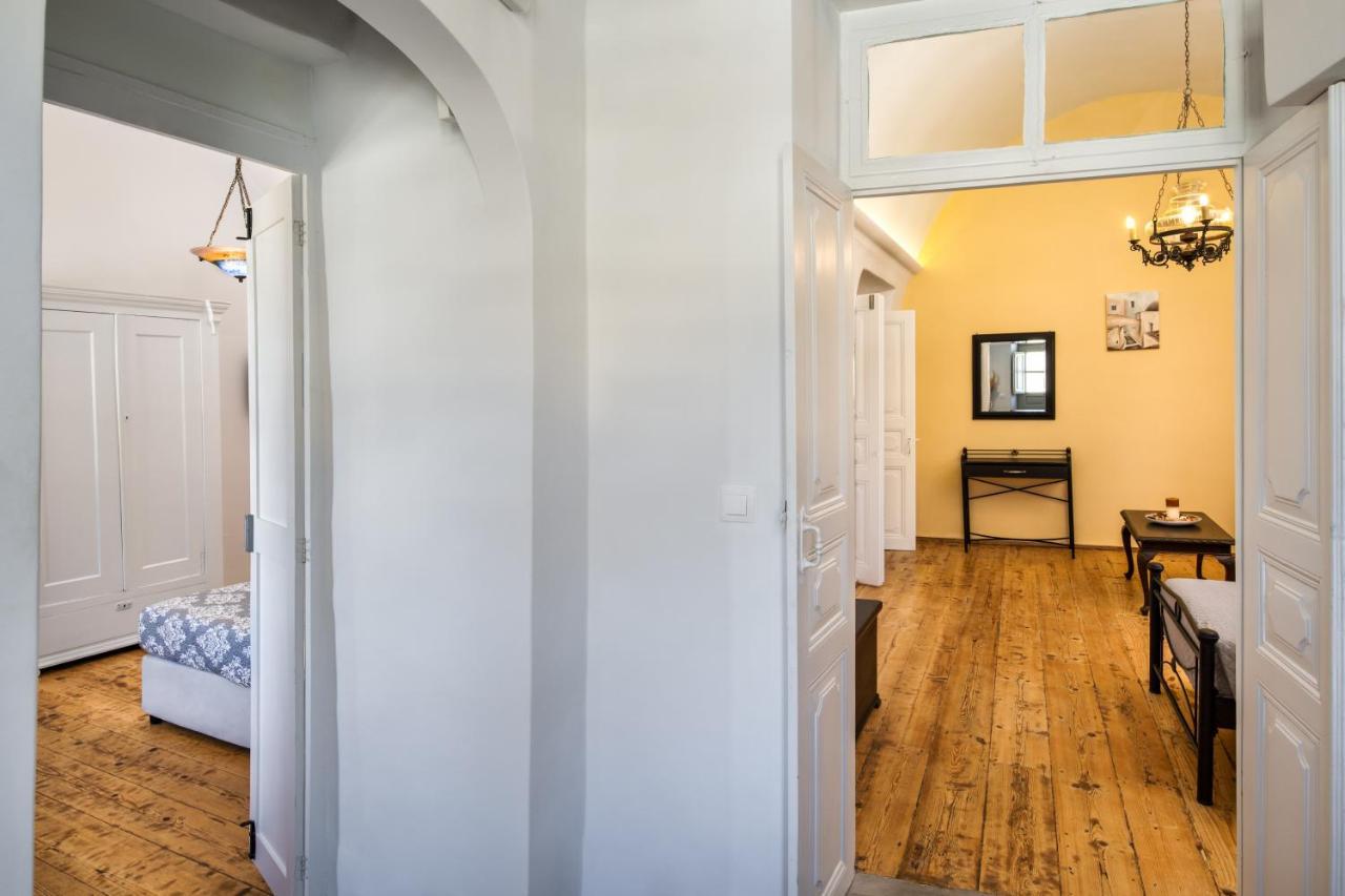450 Years Castle House For 2-5 People/Jacuzzi Villa Emporio  ภายนอก รูปภาพ